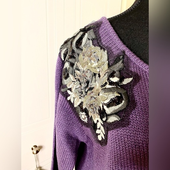 Cable & Gauge purple knit sweater adorned w/ epaulettes of embroidered sequins💜 - Picture 6 of 9